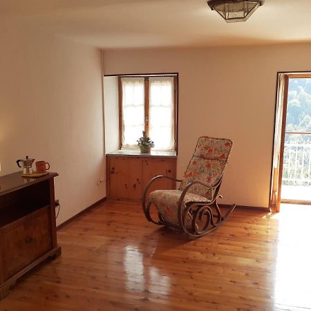 Casa Le Rondini Lägenhet Mezzenile Exteriör bild