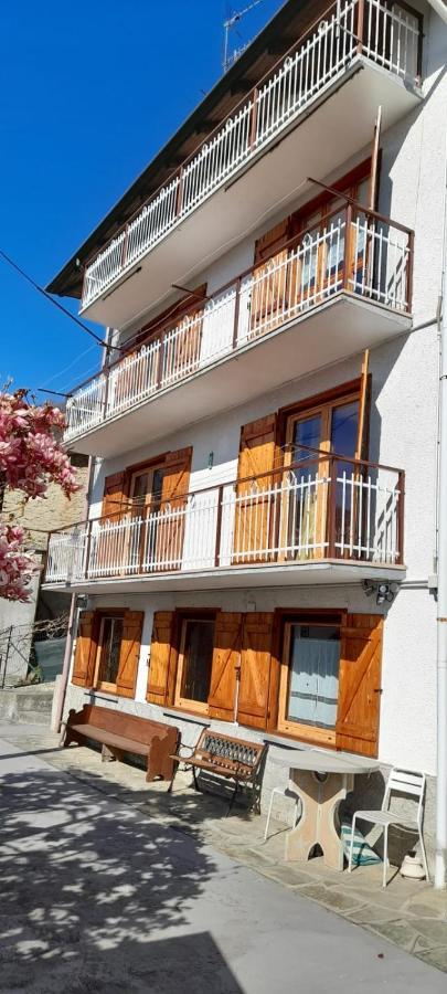 Casa Le Rondini Lägenhet Mezzenile Exteriör bild