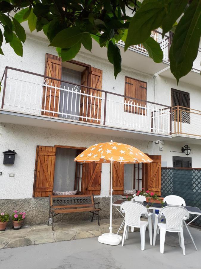 Casa Le Rondini Lägenhet Mezzenile Exteriör bild