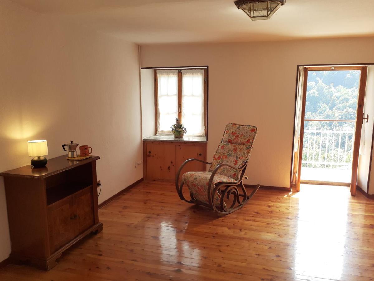 Casa Le Rondini Lägenhet Mezzenile Exteriör bild