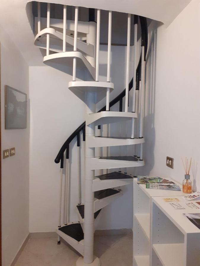 Casa Le Rondini Lägenhet Mezzenile Exteriör bild