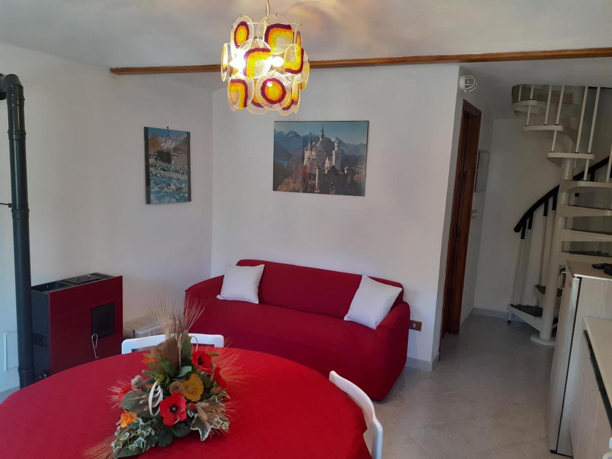 Casa Le Rondini Lägenhet Mezzenile Exteriör bild
